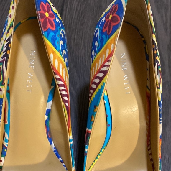 Nine West Wild Thing Cork Wedges. Bright Floral Paisley. Peep Toe. Size 8. - Picture 4 of 8